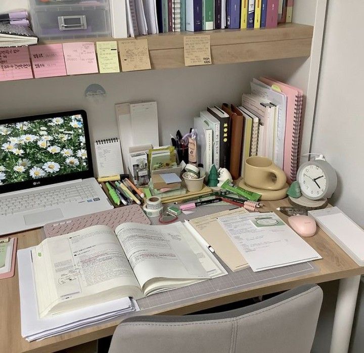 academic writing desk study books