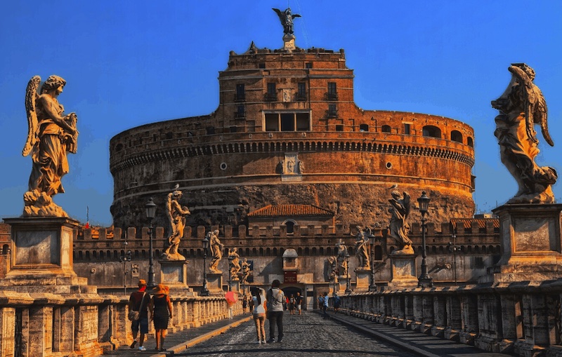 historic rome monuments street