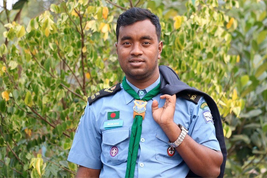 Rover Scouts engaged in community service
