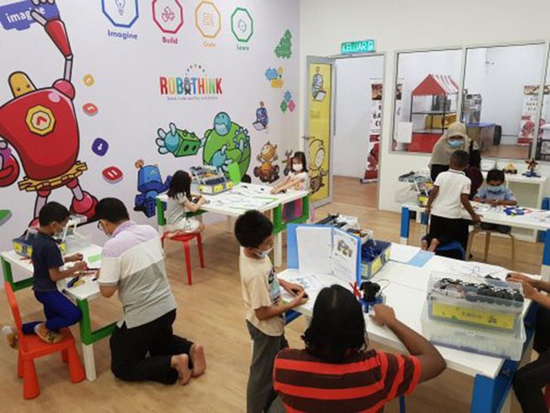 robotics course classroom