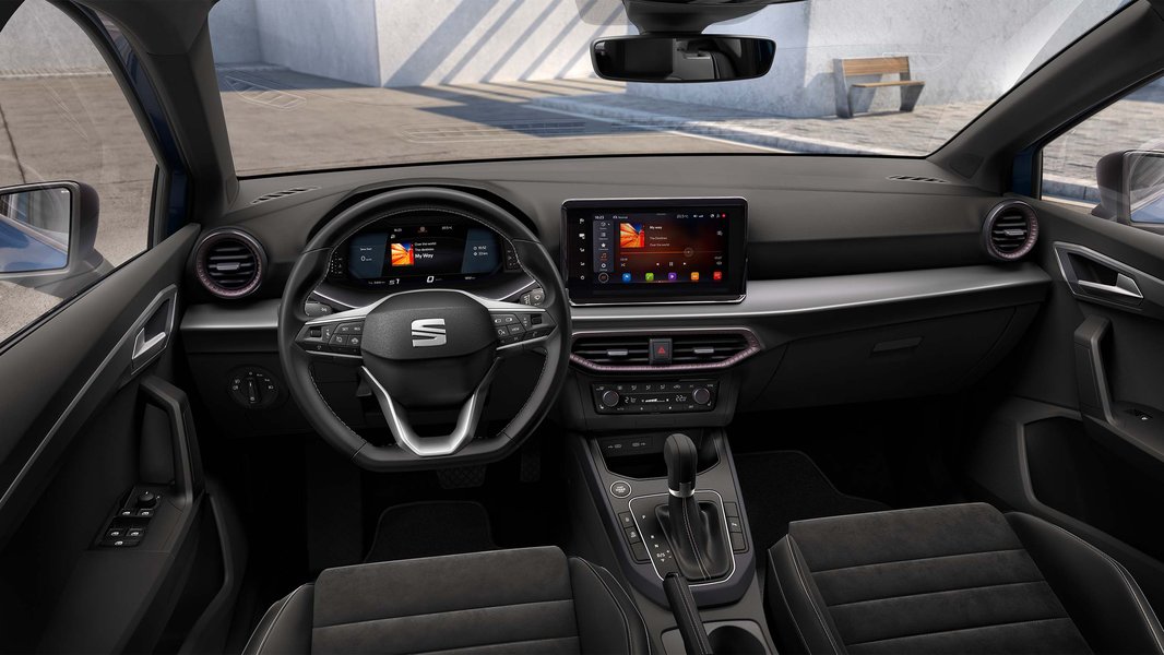 Salpicadero del SEAT Ibiza Xcellence con asientos deportivos Dinamica