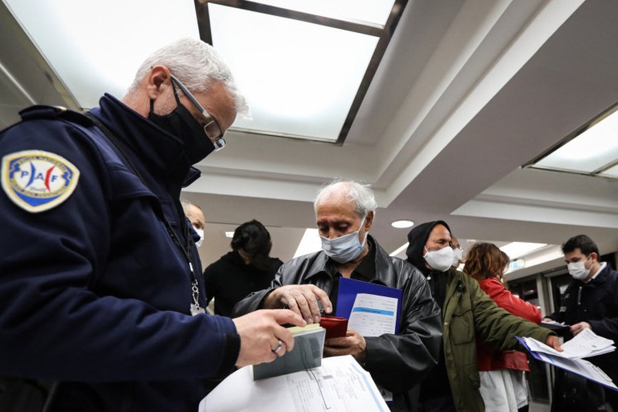 Contrôle sanitaire à l'aéroport de Nice