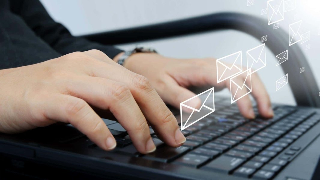 send-email-guidance-etiquette-3lwxgce7
