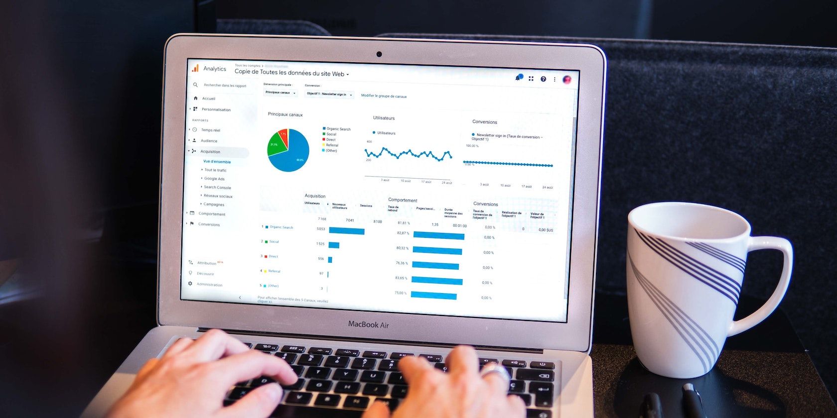 laptop with seo analytics chart
