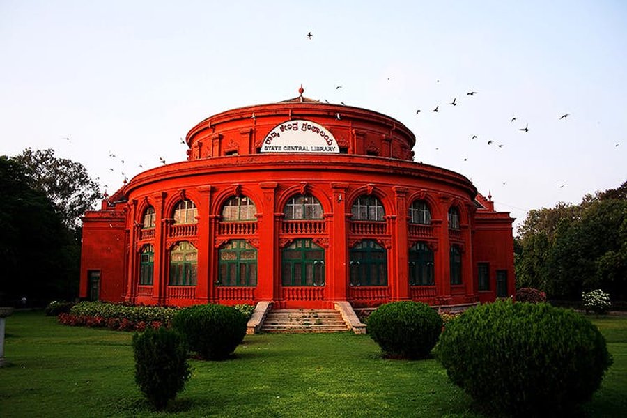 Seshadri Iyer Memorial Hall amidst greenery