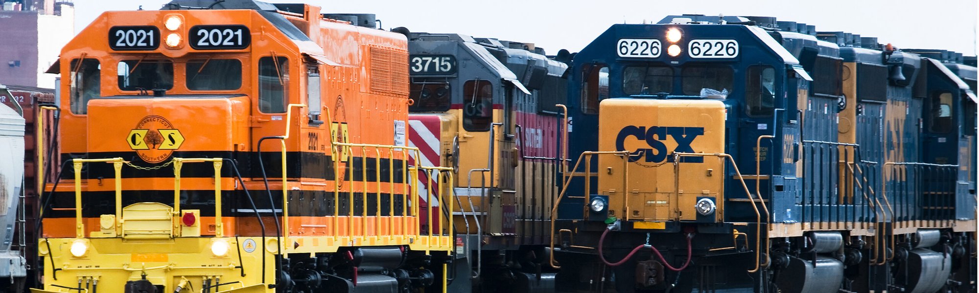 Shortline-Zug in einer industriellen Umgebung