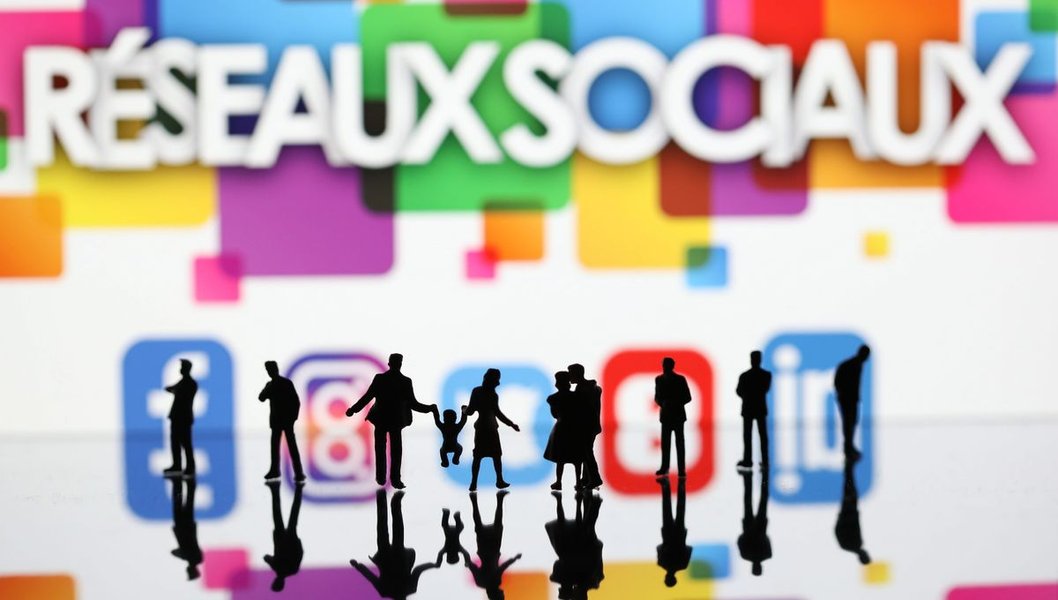 social-media-communication-strategy-8s6bpmg2