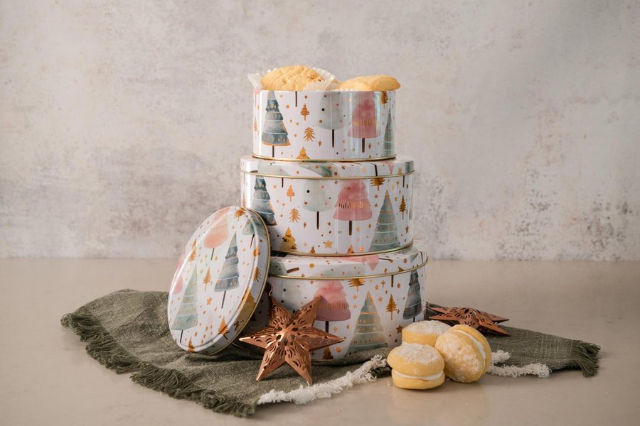 Image of decorative cookie tins.
