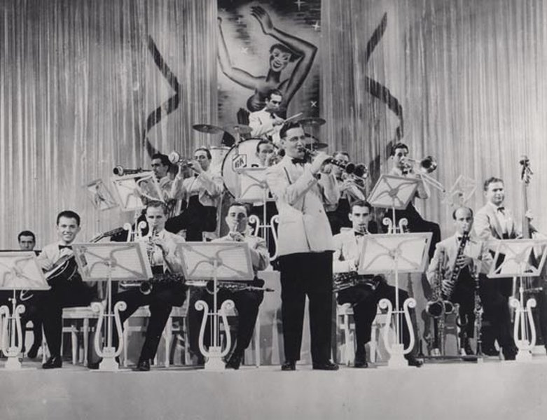 Benny Goodman and Gene Krupa performing