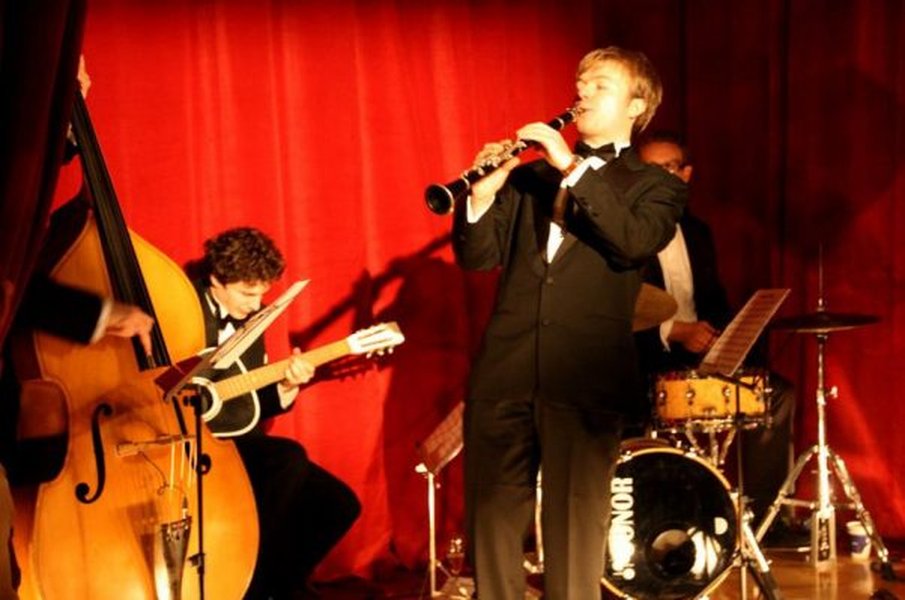 Modern swing band performing