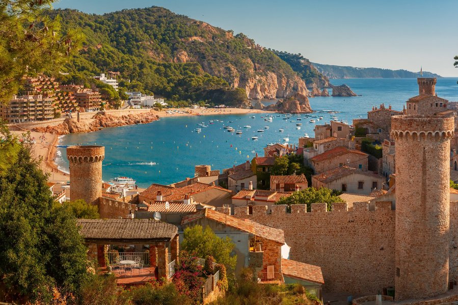 spain-immigration-challenges-costs-3kygn1yf