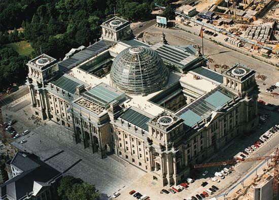 historical government buildings and crisis scenery