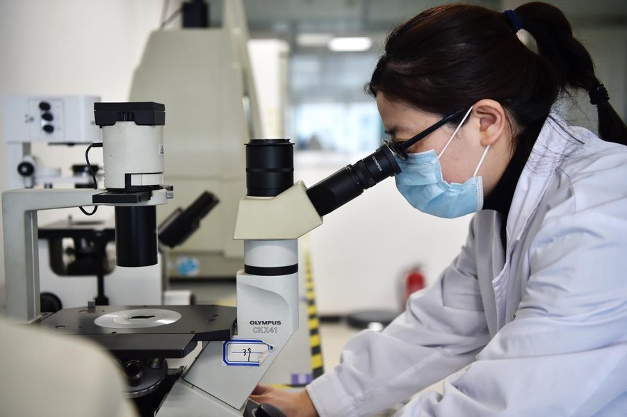 中藥分子結構與科研意象圖