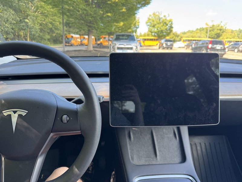 tesla-mcu-reset-guide-black-screen-fix-s5a0zu9m63