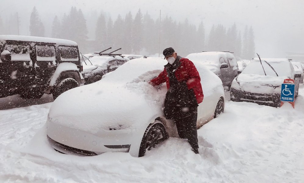 Driving a Tesla Model 3 in snowy conditions significantly impacts its overall range.