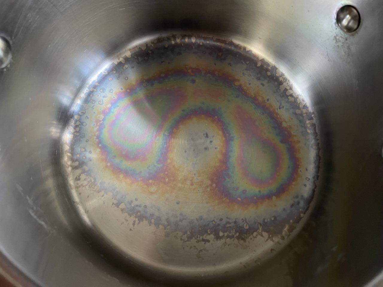 iridescent metal oxide film