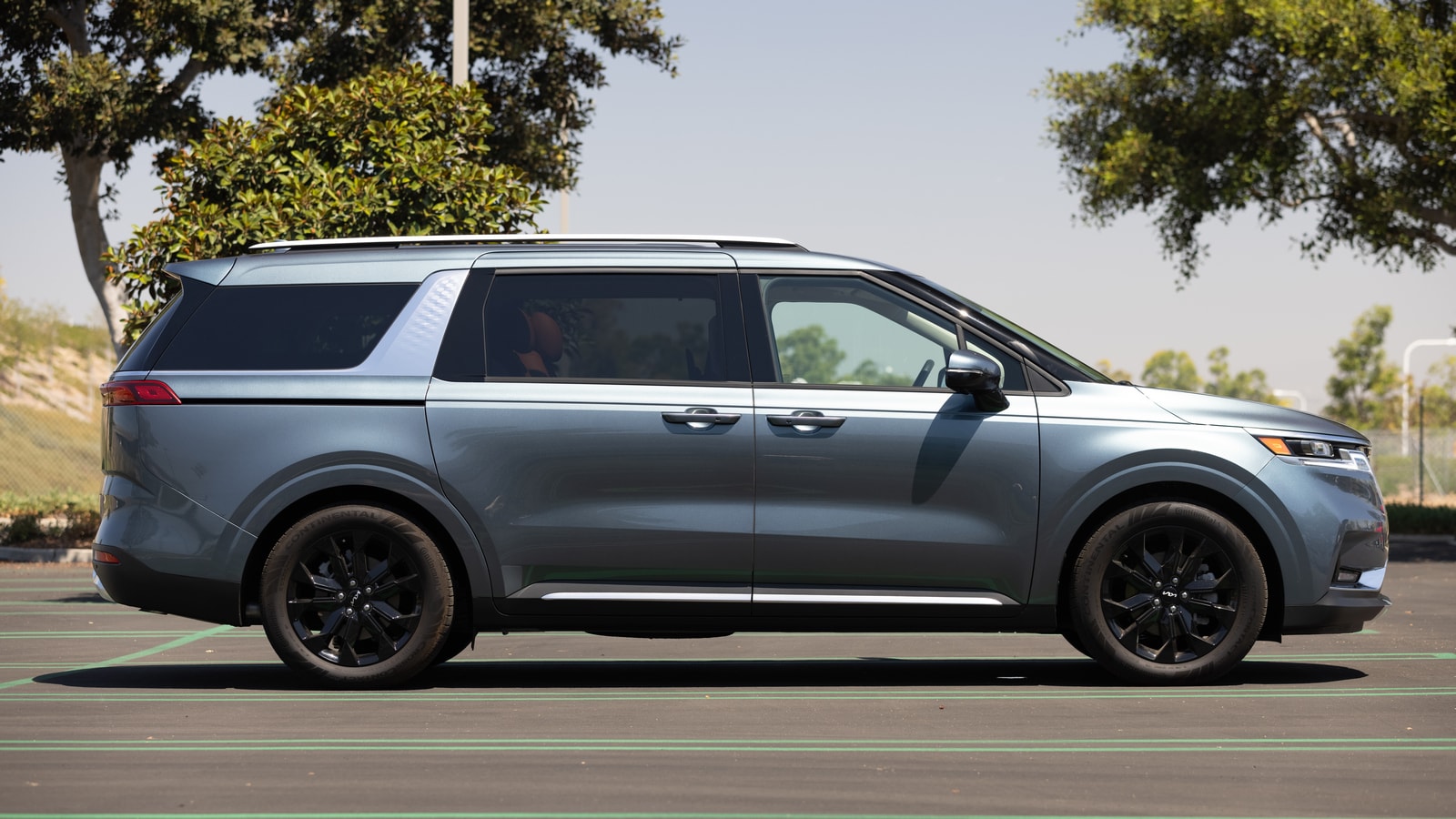 suv and minivan on road