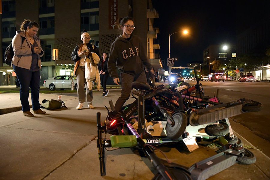 Scooter vandalizzato