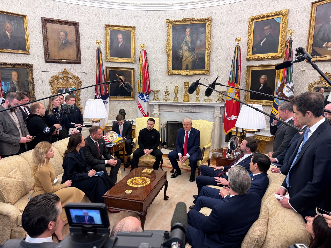 aged political meeting, intense diplomatic confrontation, Oval Office