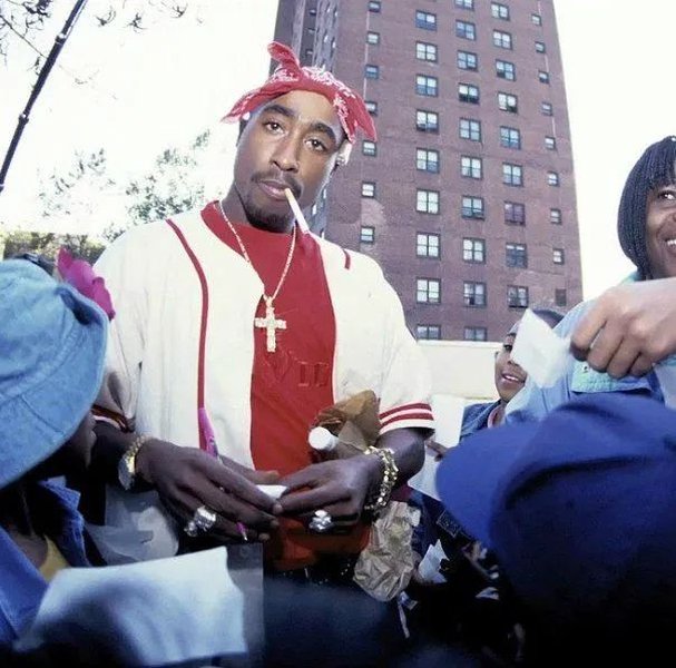 tupac-shakur-biography-legacy-t5yvz8ws