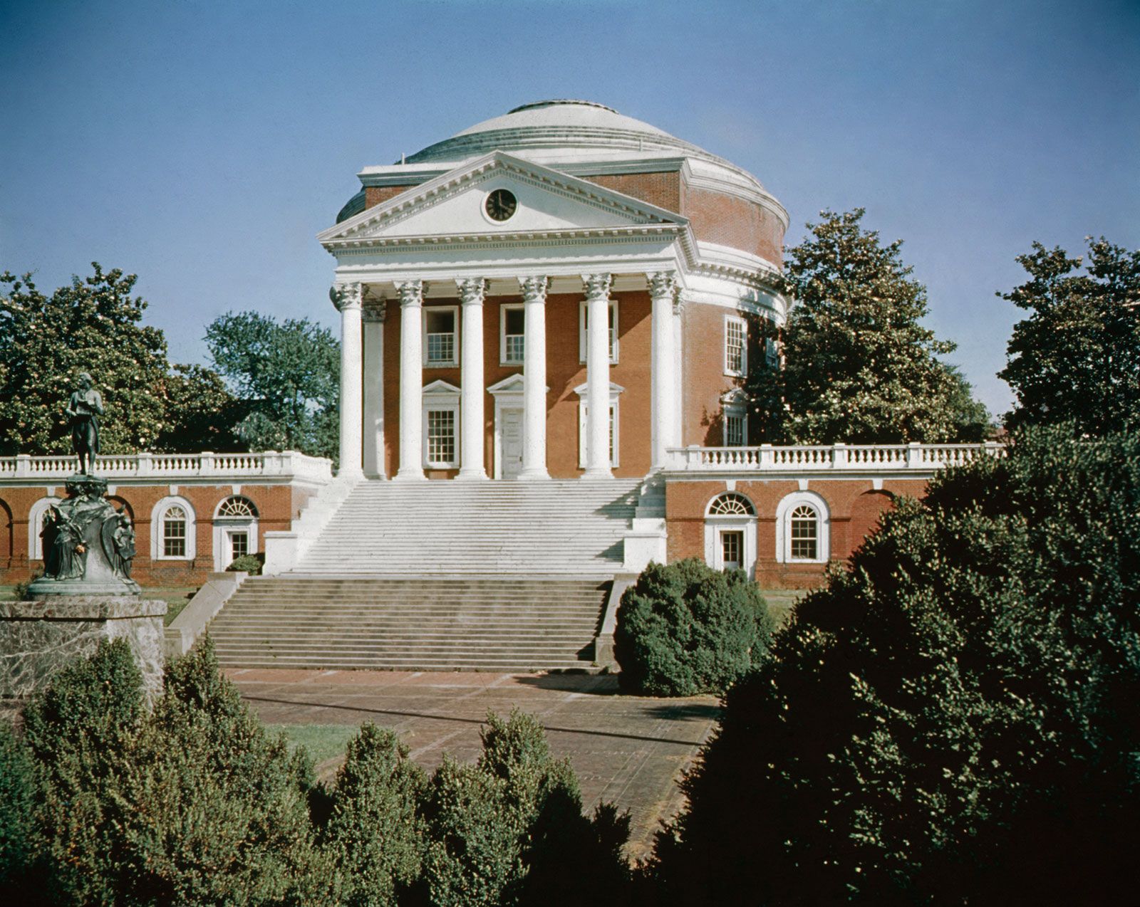 political debate, national symbols, scenic governmental architecture