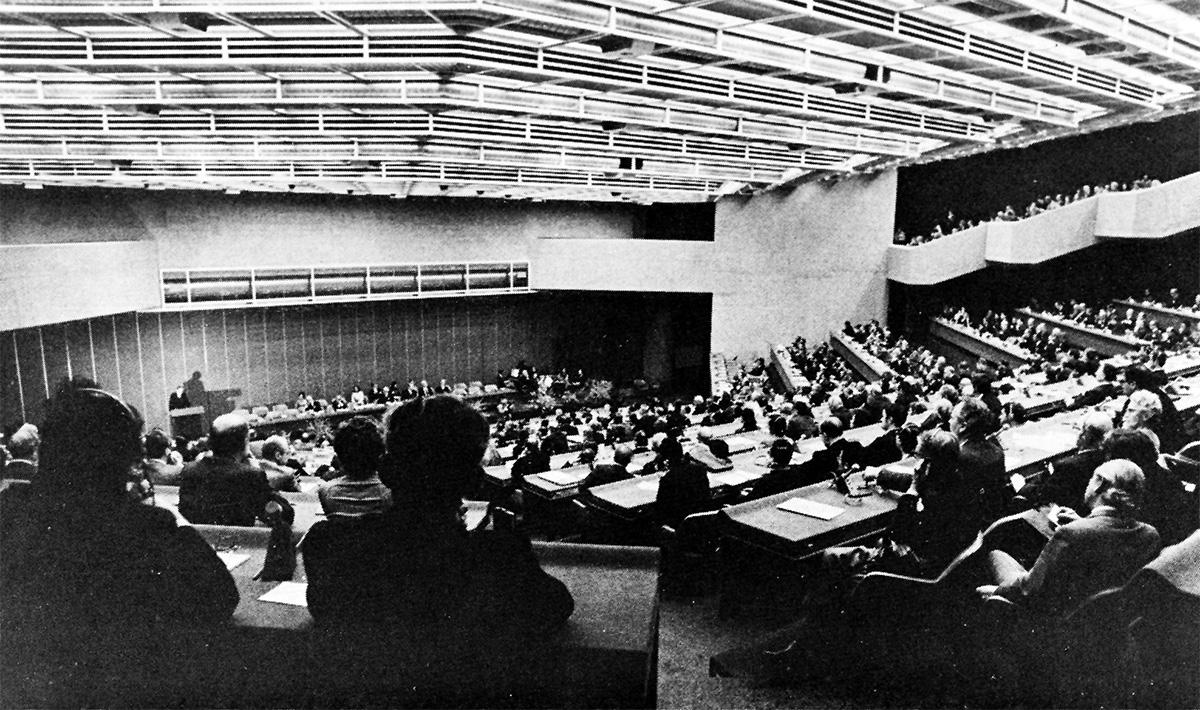 diplomatic meeting nuclear weapons