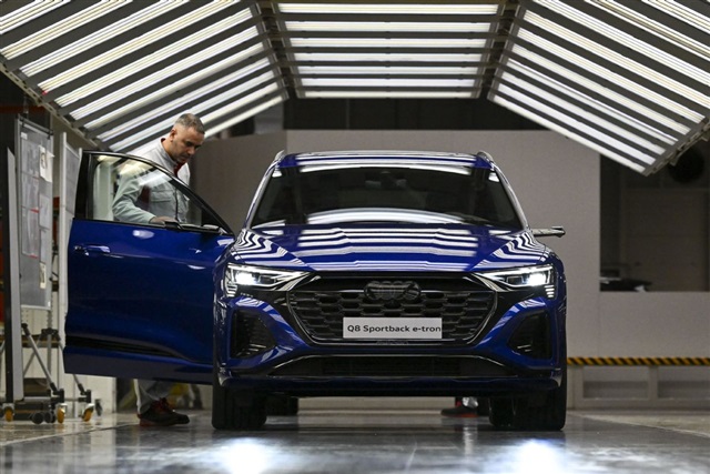 electric cars, European markets, used car showroom