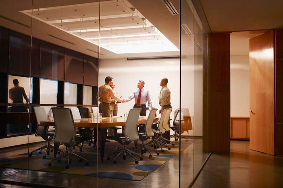 Business handshake in a VC setting