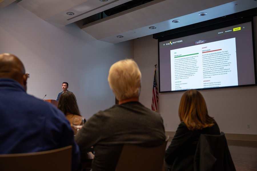 crowd meeting vote screen