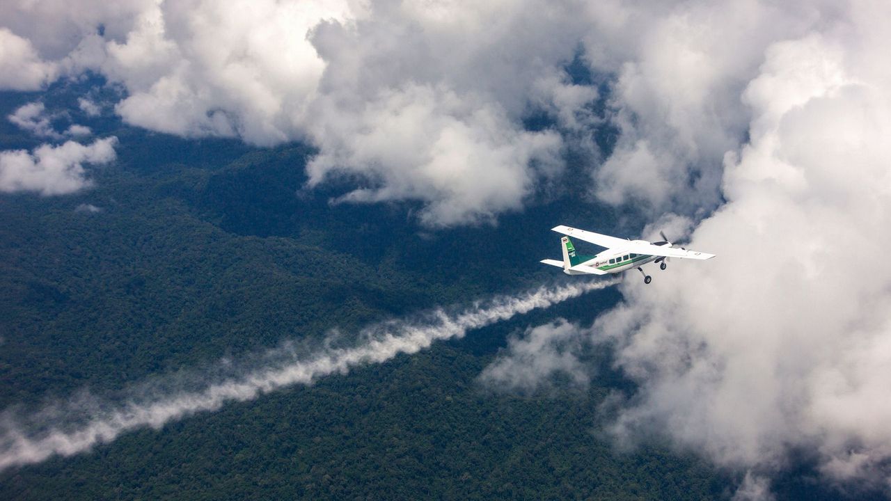 aircraft dispersing chemical clouds