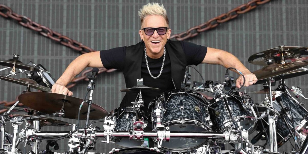 Professional drummer with Widex SmartRIC hearing aids