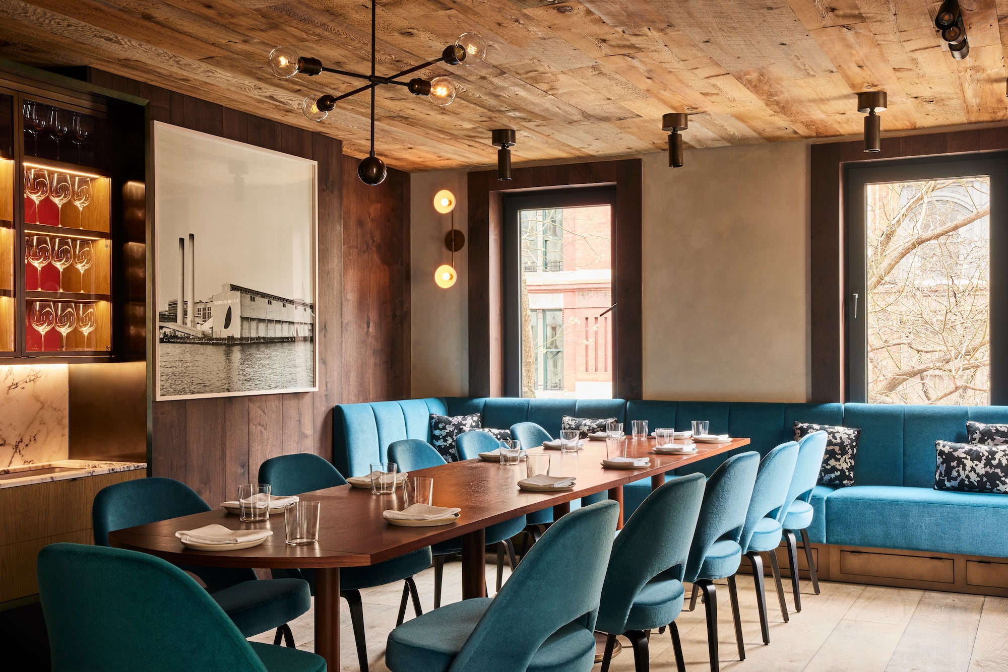 restaurant interior dining wine