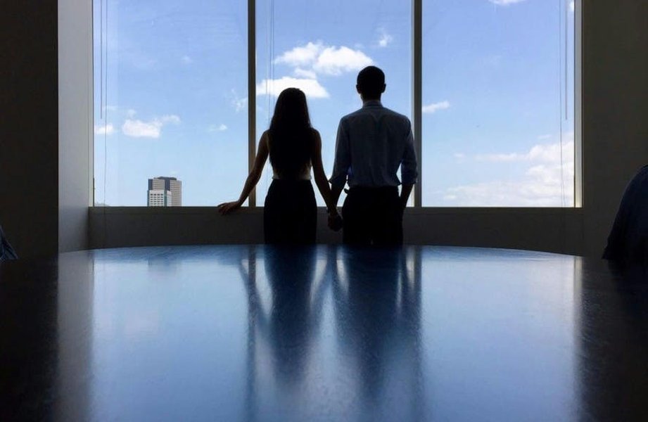 workplace-romance-professional-perspective-krszftqx