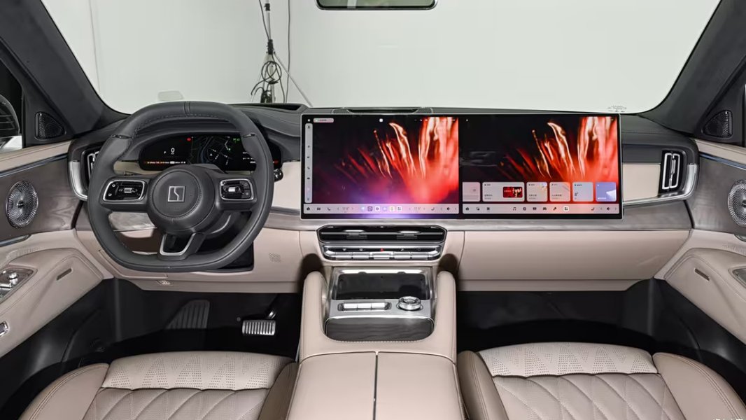 2026 Zeekr 8X PHEV SUV Interior with Dual Screens