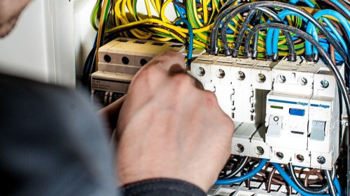 Pole emploi - offre emploi Electricien tertiaire (H/F) - Yffiniac