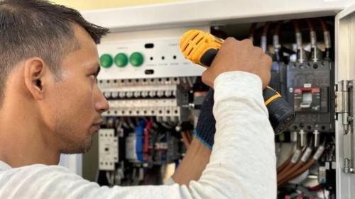 Pole emploi - offre emploi Électricien n3p2 (H/F) - QUIMPER