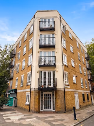 Wavel Court, St Katharine's & Wapping