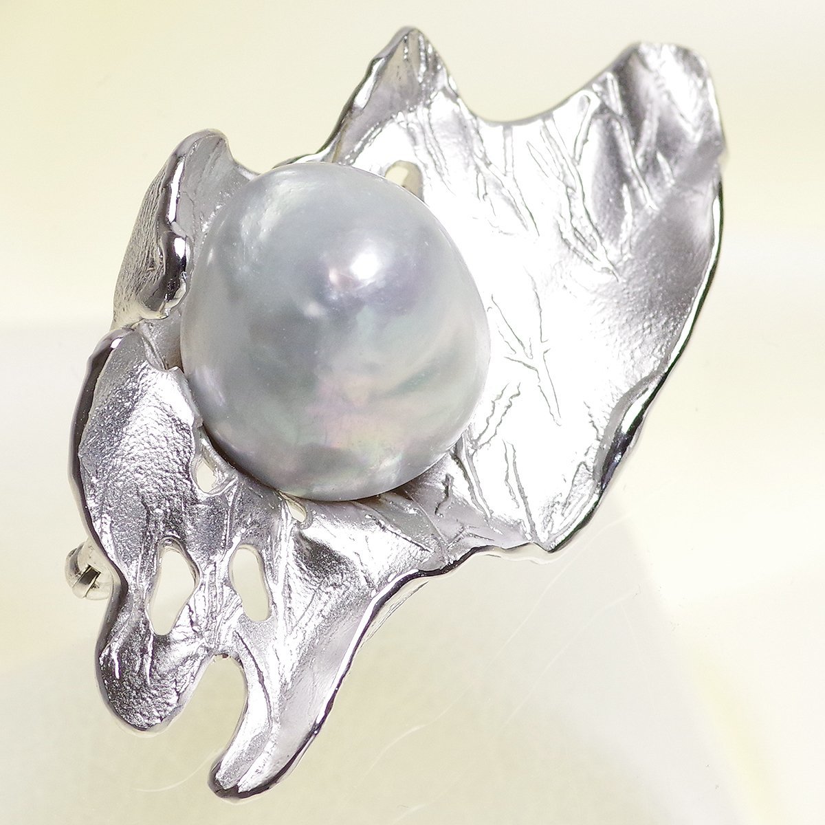 南洋 バロック真珠 白蝶真珠 パール ブローチ ペンダント兼用 約16mm シルバー SV 大粒 真珠 結婚式 冠婚葬祭 プレゼント 本真珠 カジュアル 6月誕生石 金属アレルギー対応の写真