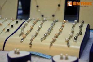 Pearls are available in souvenir shops in Phu Quoc Island　とキャプションがついた淡水パール