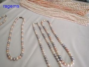 バングラデッシュで売られている淡水真珠
