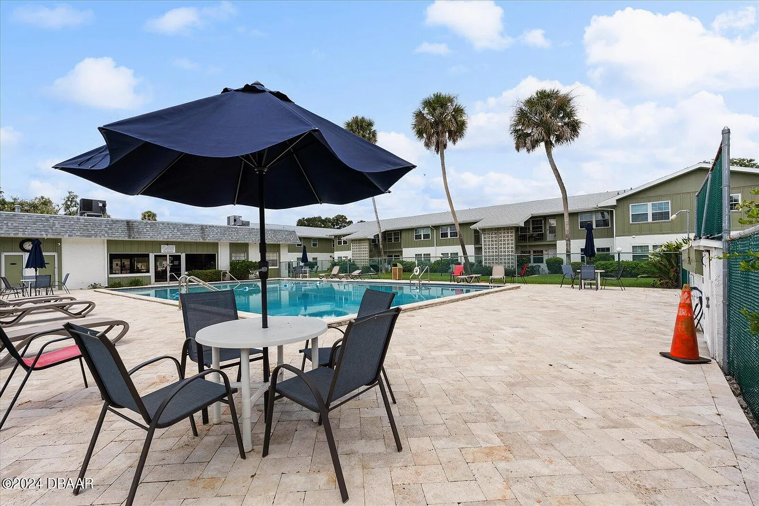 116369_88684_tinymceimage_D-Pool-and-chairs-webp.webp