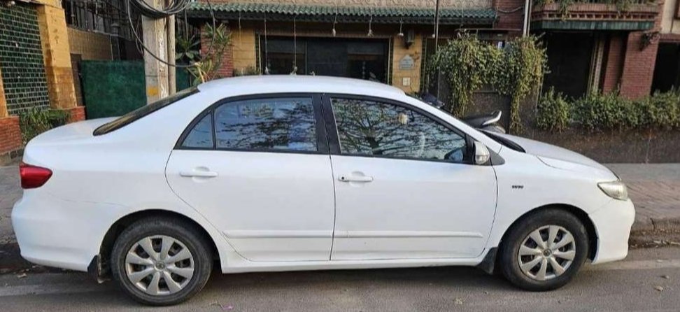 Main Ad Image: TOYOTA COROLLA ALTIS 2012