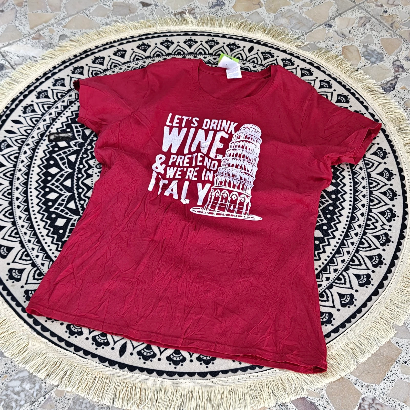 تيشيرت أحمر بطبعة برج بيزا | Red T-shirt with Leaning Tower of Pisa Print