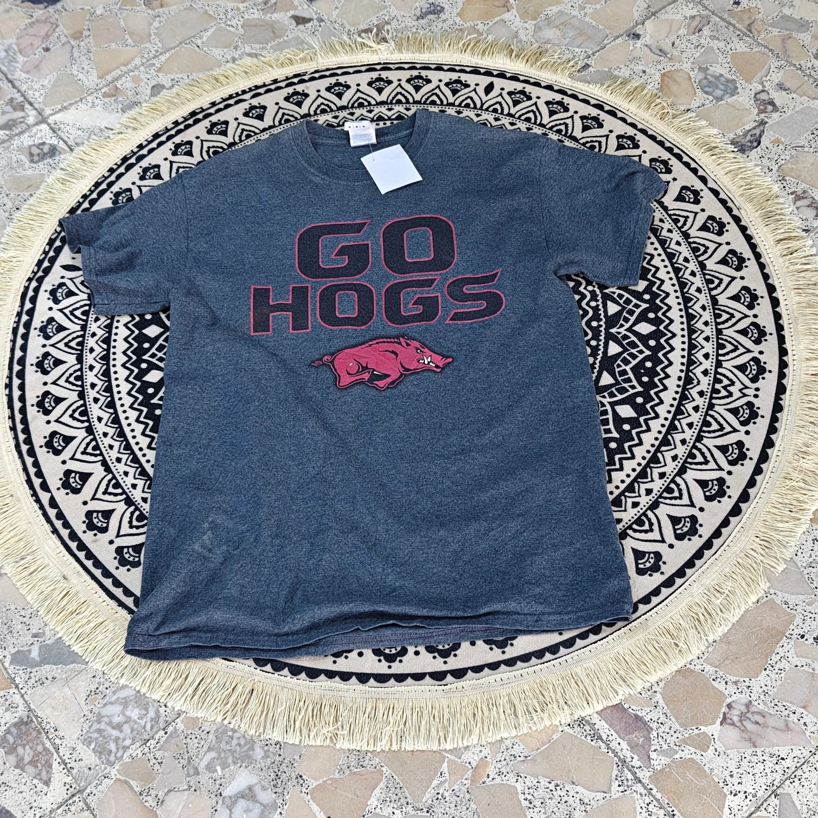 تي شيرت غيلدان رمادي GO HOGS | Gildan Grey GO HOGS T-Shirt