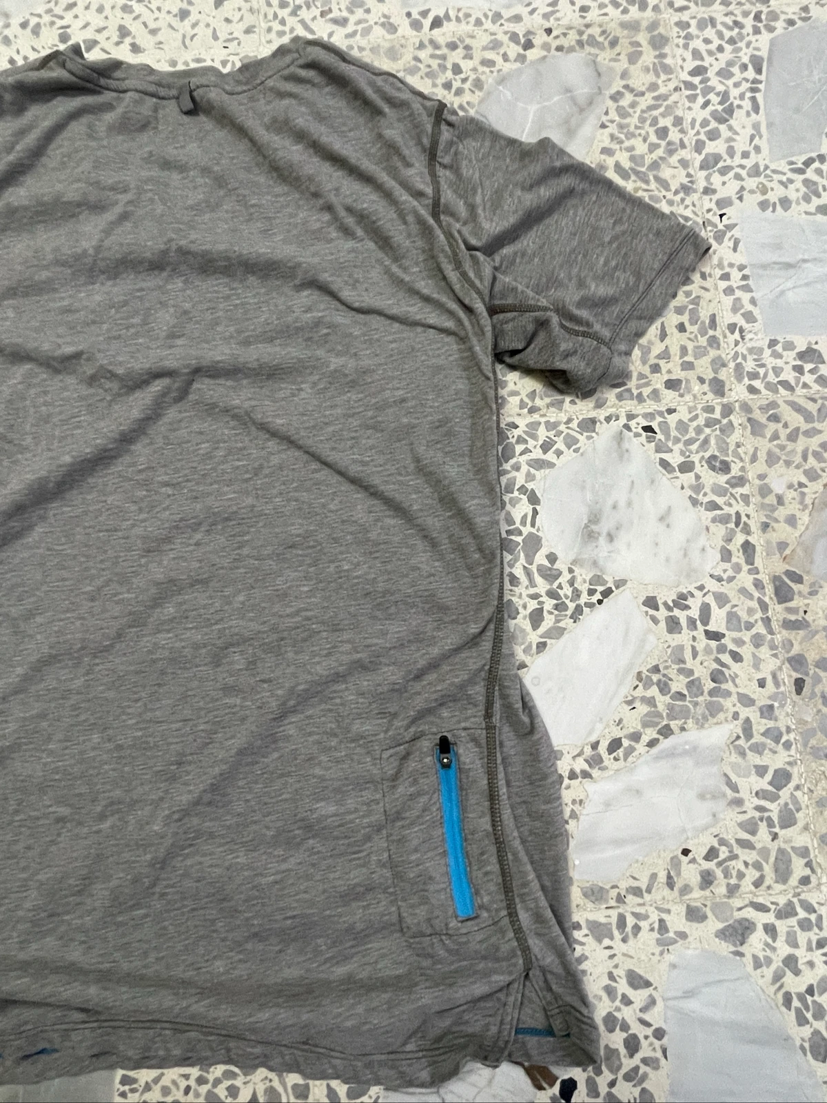تيشيرت رياضي مخصص للجري والتمارين الرياضية من (Nike)
