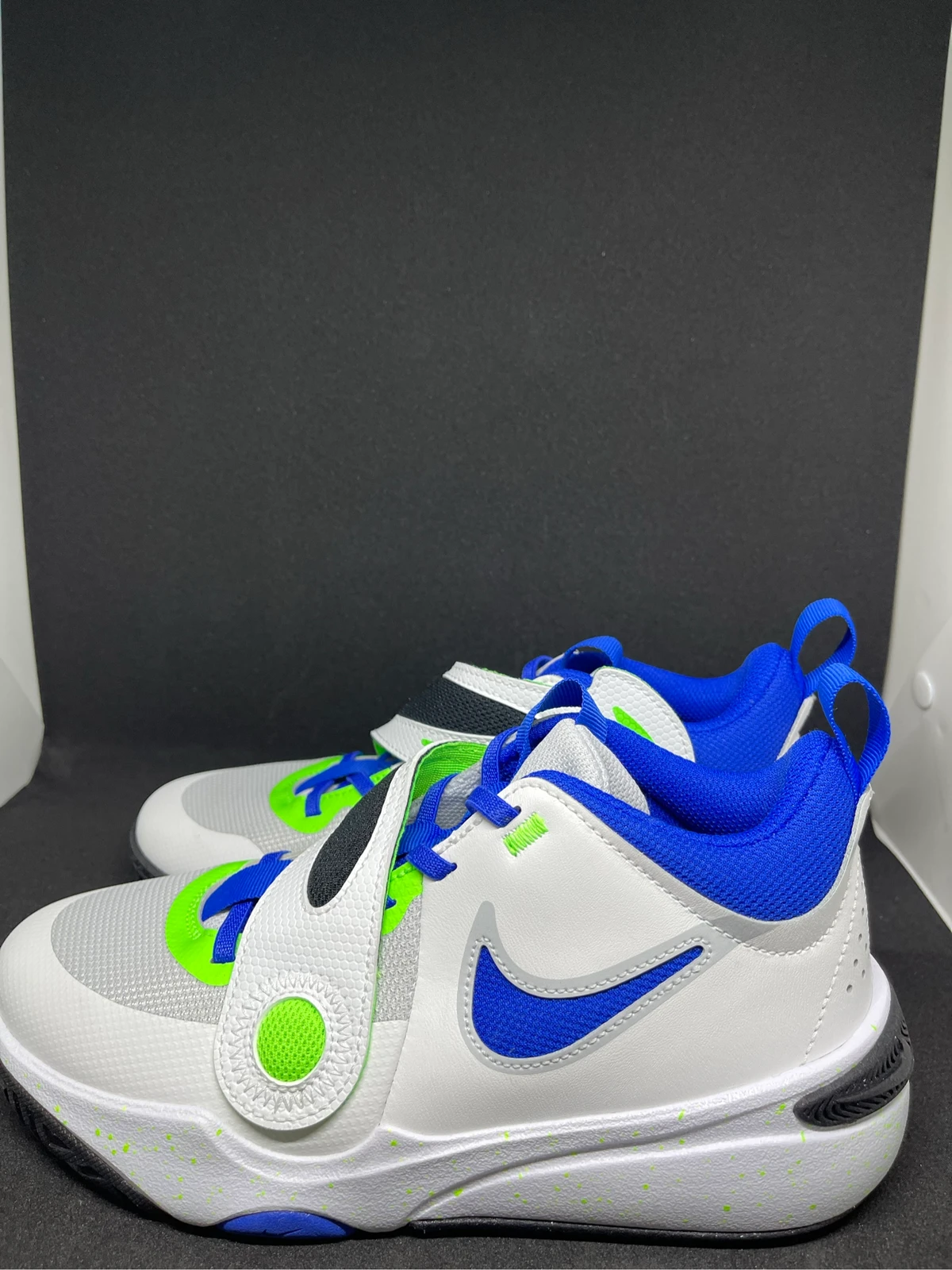 حذاء رياضي نايكي أبيض وأزرق وكالة| Nike White & Blue Athletic Shoes