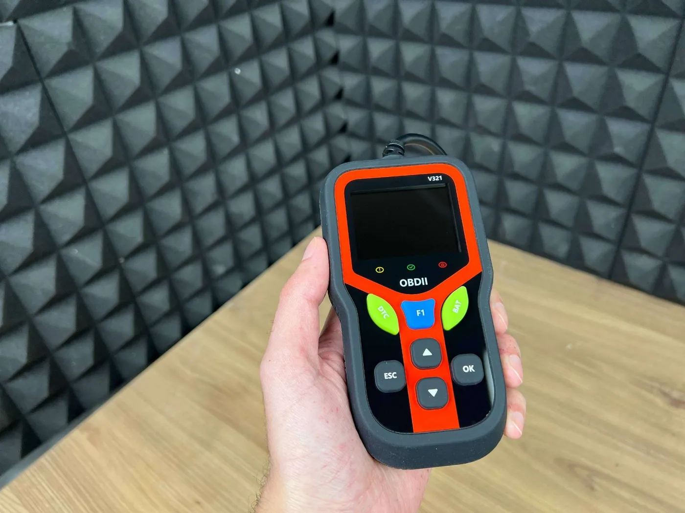 جهاز فحص سيارات OBDII موديل V321 - صورة 2