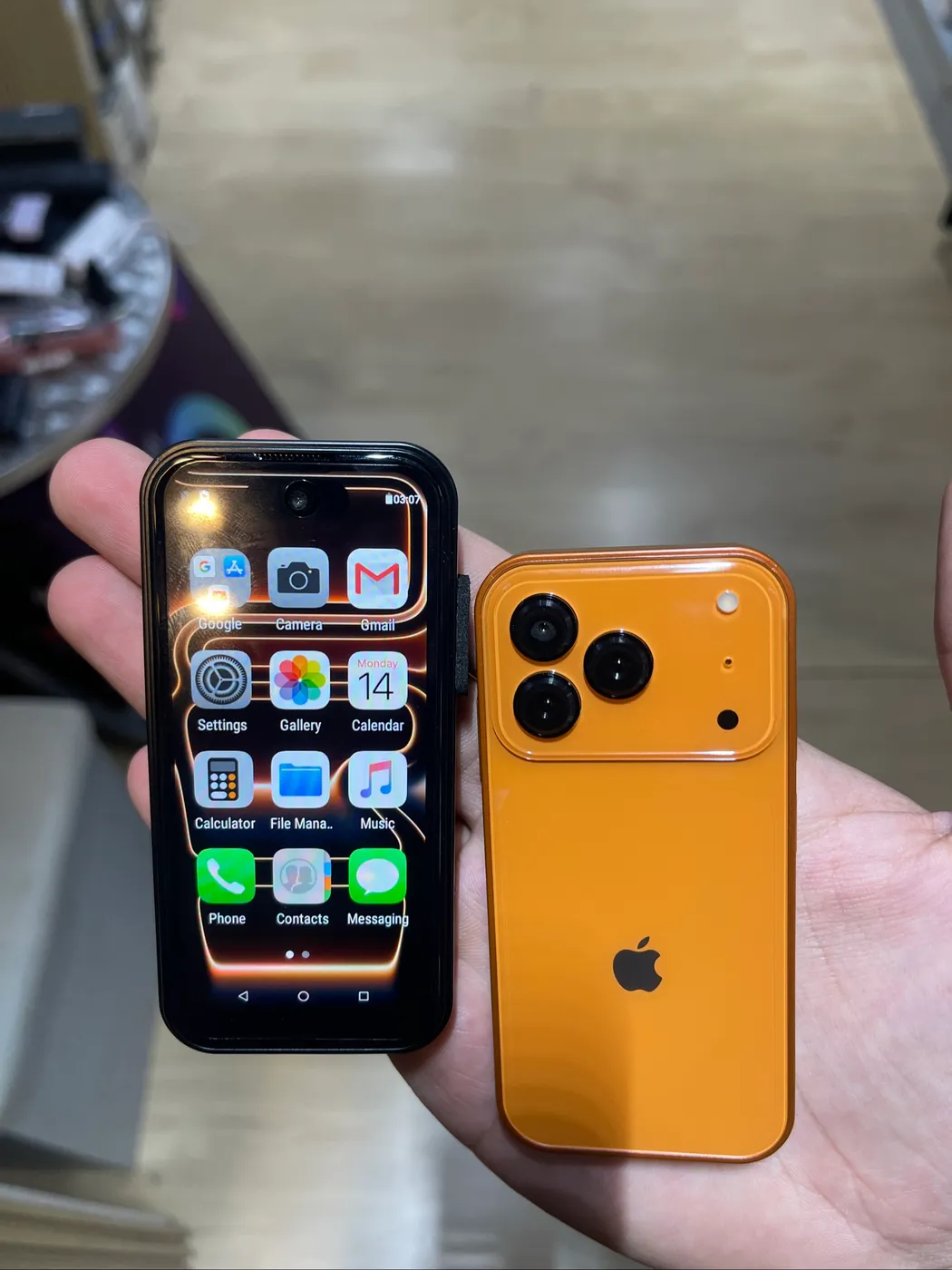 مۆبایلی بچووک | Miniature Smartphone