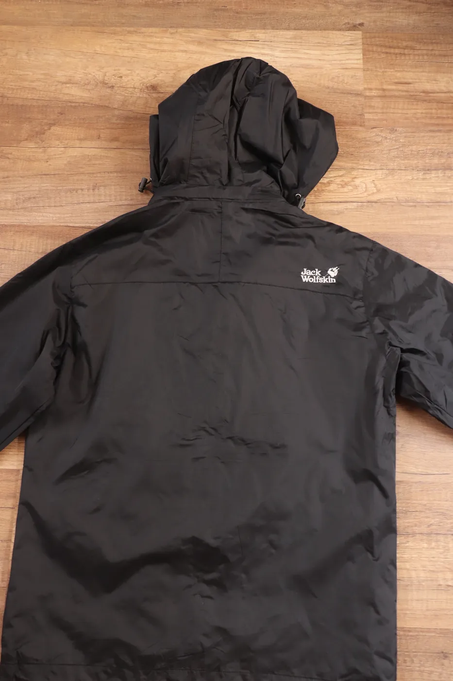 جاكيت Jack Wolfskin أسود بقبعة - صورة 4