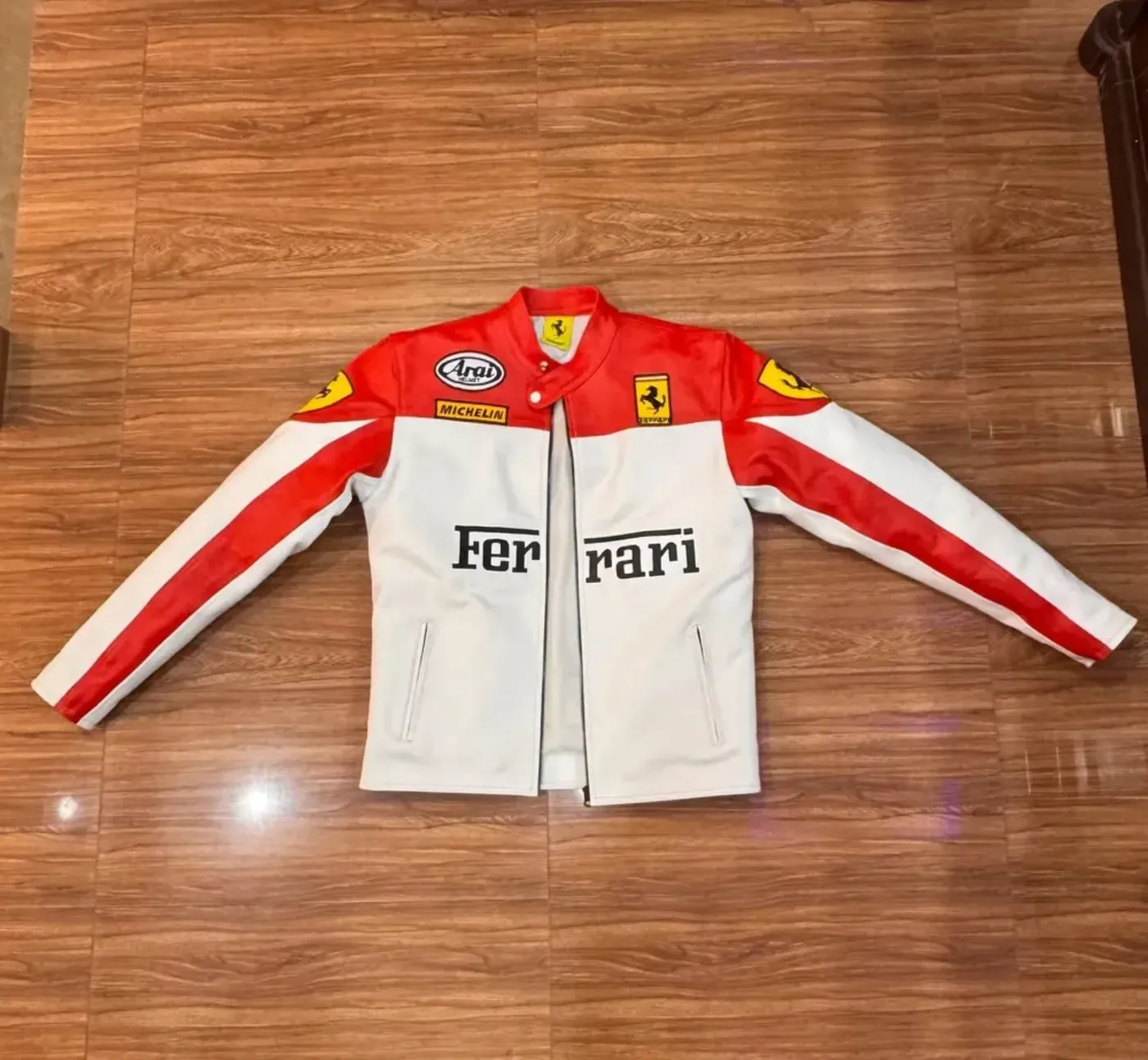 قمصلة جلد Ferrari ابيض - صورة 3